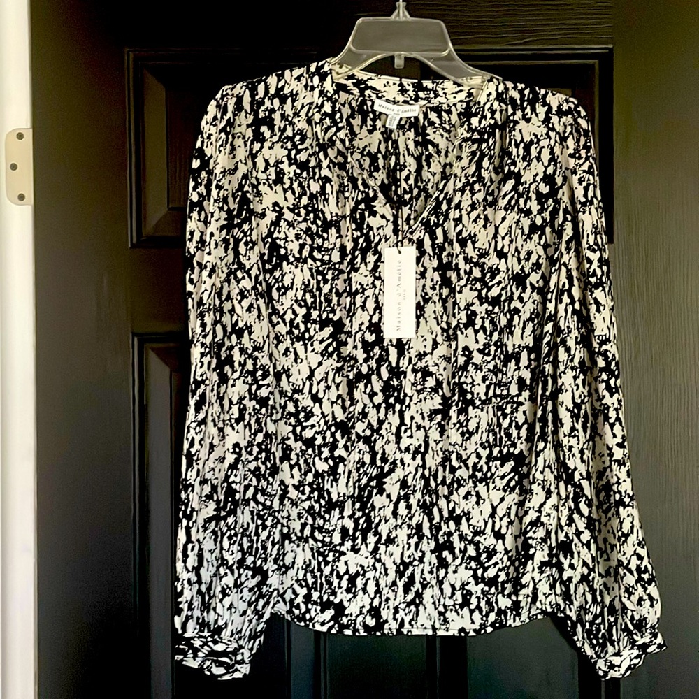 NWT LS black/white v-neck blouse